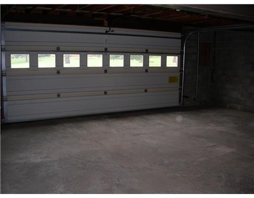 318 Windsor Ridge, Unit 16 New Castle, PA 16105 - Photo 14 of 14 Parking Lot/Garage.