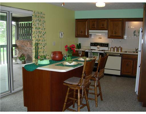 318 Windsor Ridge, Unit 16 New Castle, PA 16105 - Photo 3 of 14 Kitchen.