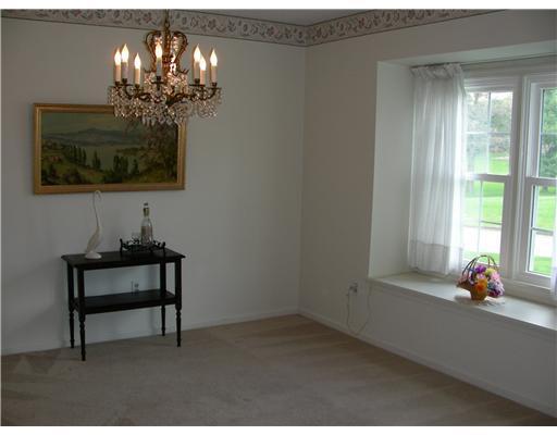 318 Windsor Ridge, Unit 16 New Castle, PA 16105 - Photo 5 of 14 Dining Room.