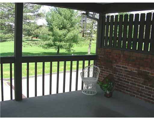 318 Windsor Ridge, Unit 16 New Castle, PA 16105 - Photo 6 of 14 Patio/Deck.