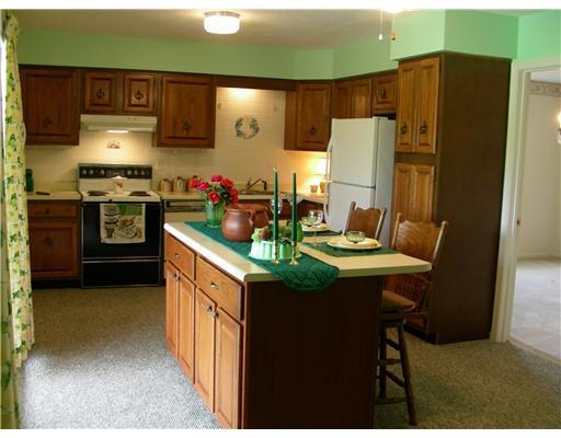 318 Windsor Ridge, Unit 16 New Castle, PA 16105 - Photo 10 of 14 Kitchen.