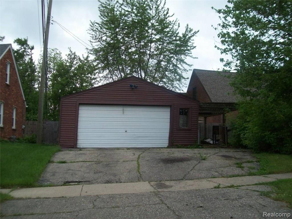 309 Elizabeth Lake Road Pontiac, MI 48341 - Photo 8 of 20 GARAGE.JPG