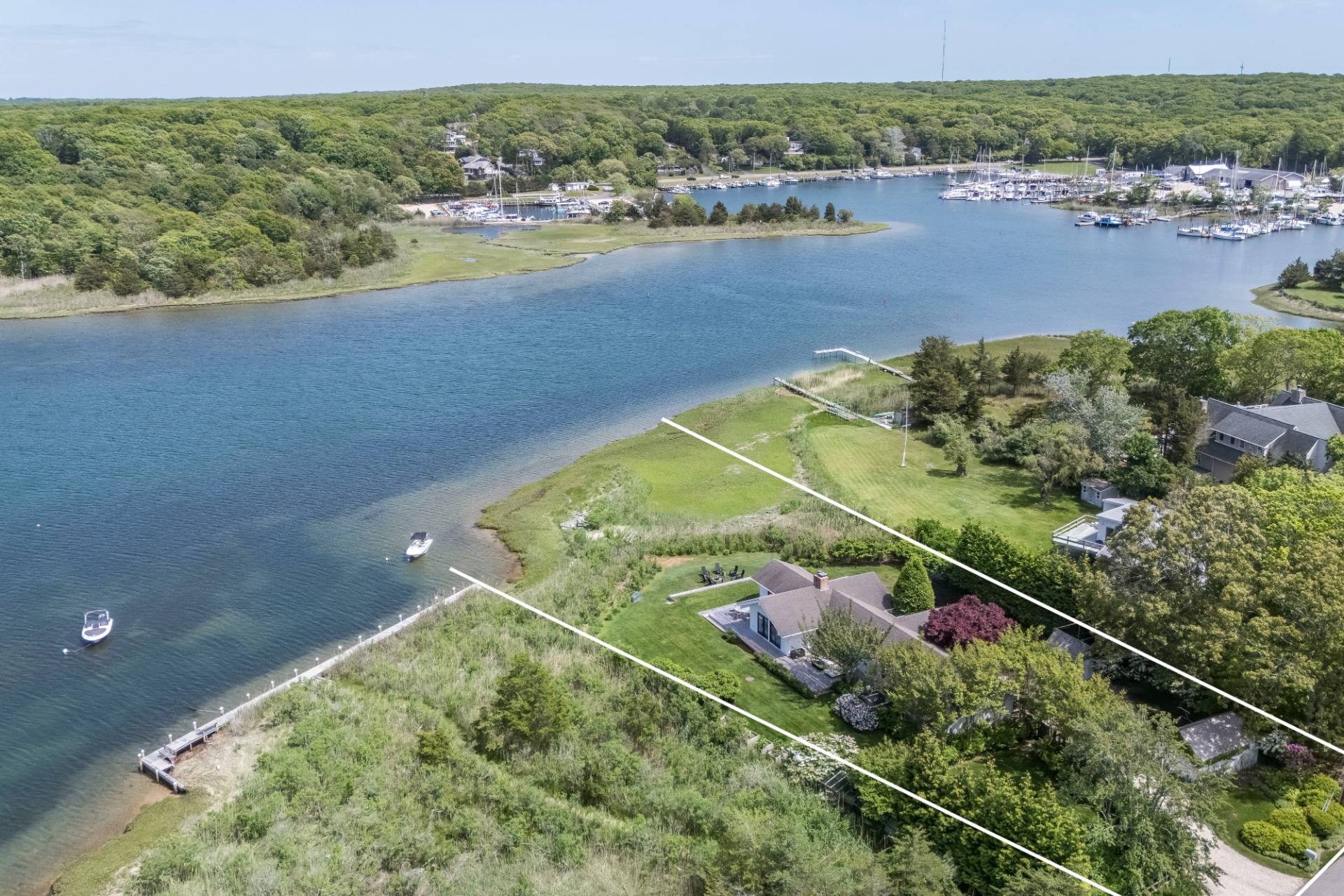 18 Island Road East Hampton, NY 11937 - Photo 4 of 31