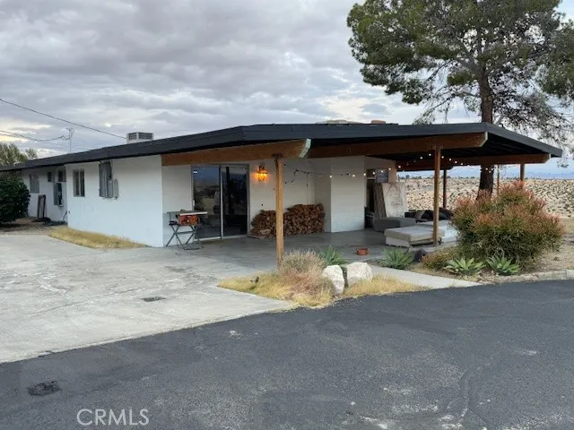 a view of a chair and table in the back yard of the house