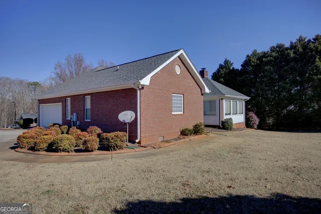 a front view of house with yard