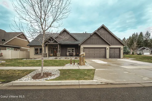 $1,025,000 | 940 East Hurricane Drive, Hayden, ID 83835