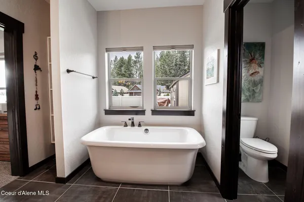 $1,025,000 | 940 East Hurricane Drive, Hayden, ID 83835