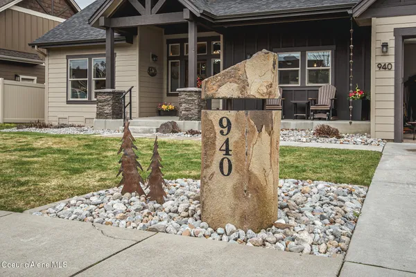 $1,025,000 | 940 East Hurricane Drive, Hayden, ID 83835