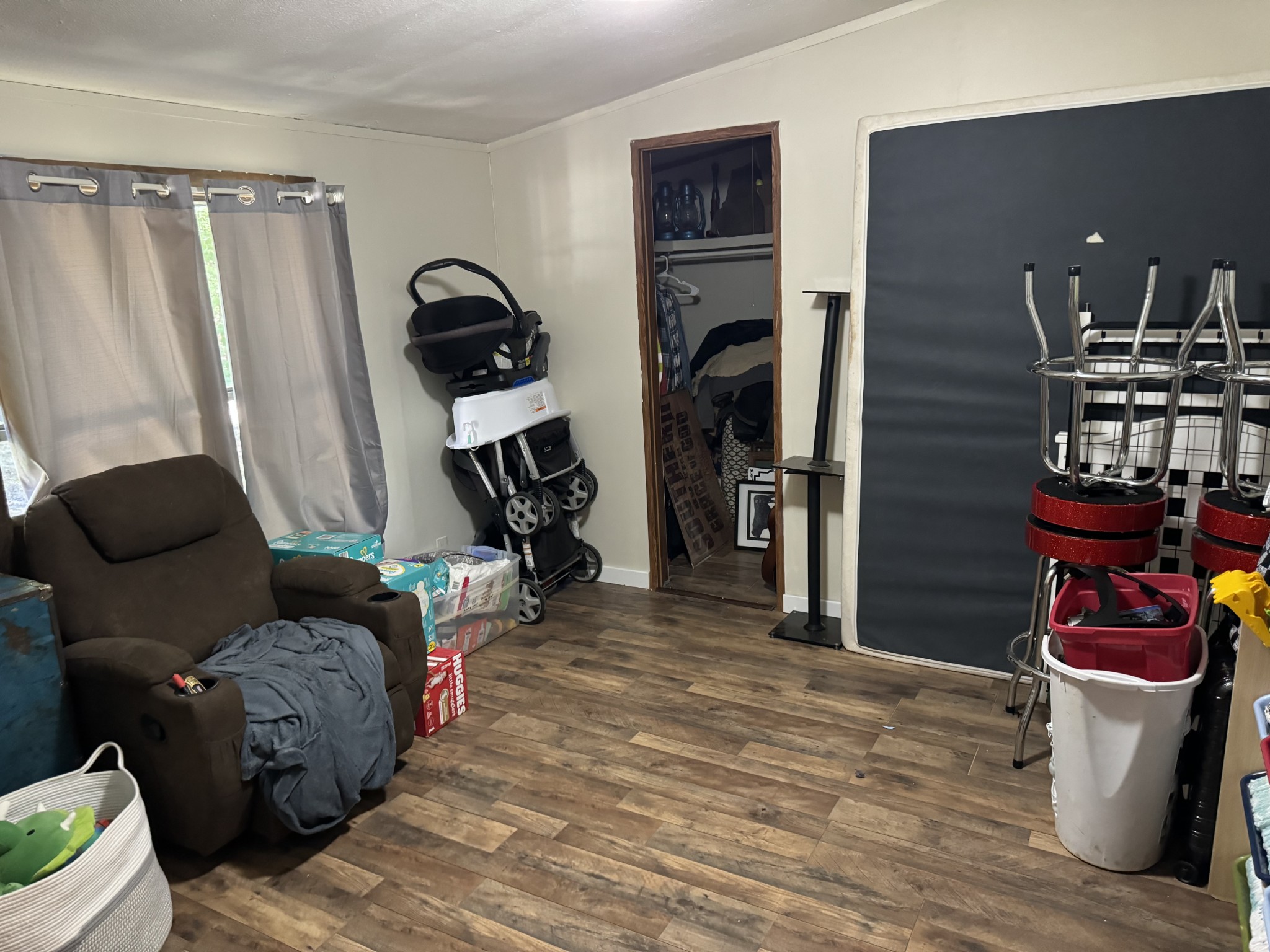1019 Katy Lane Bethpage, TN 37022 - Photo 13 of 17 a living room with furniture and a rug