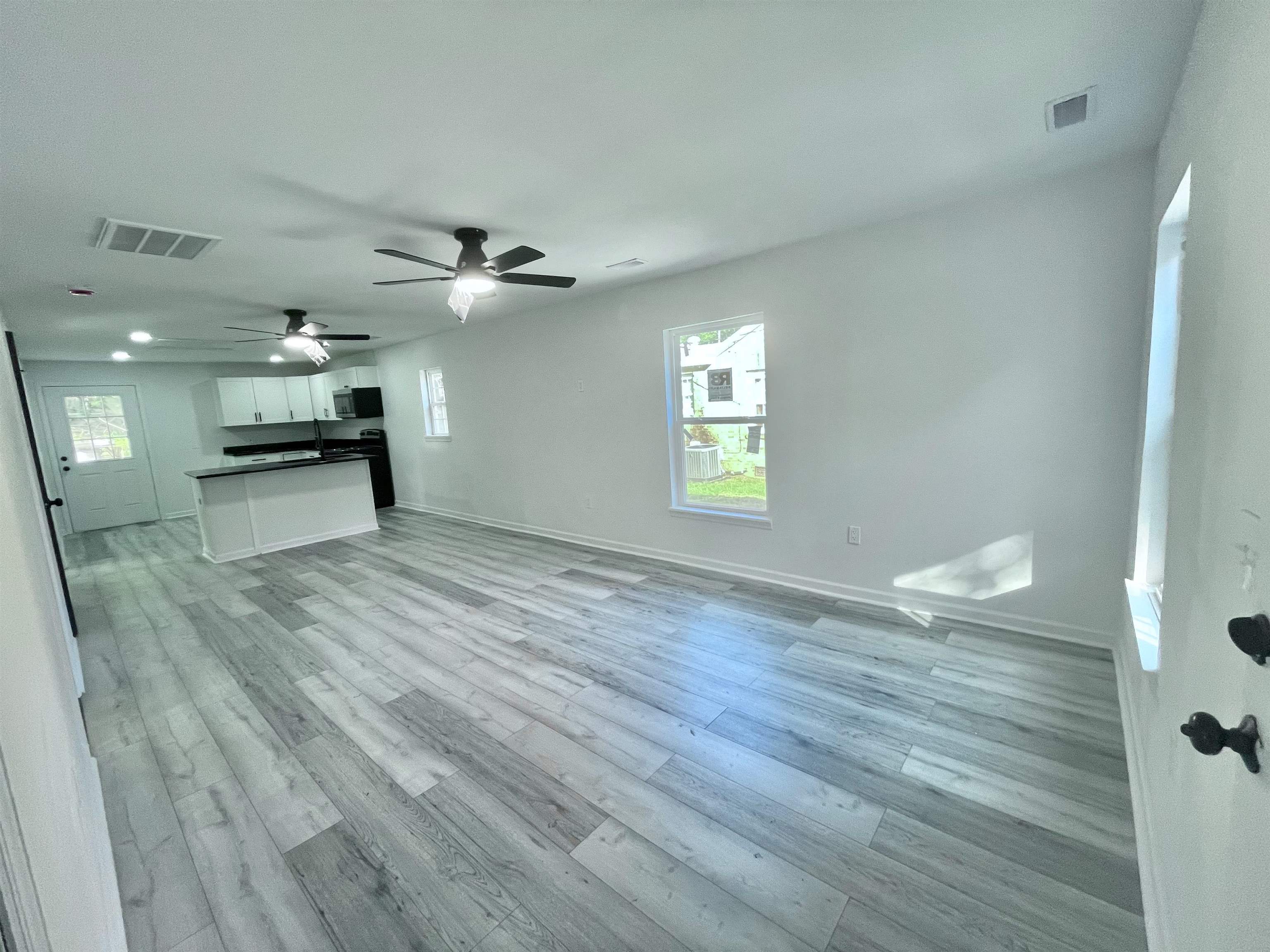 507 McLure Street Union, SC 29379 - Photo 4 of 25 Living Room