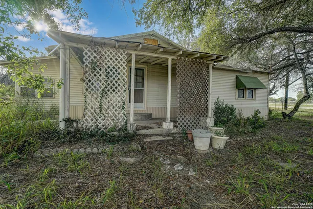 a view of a house with a yard and plants