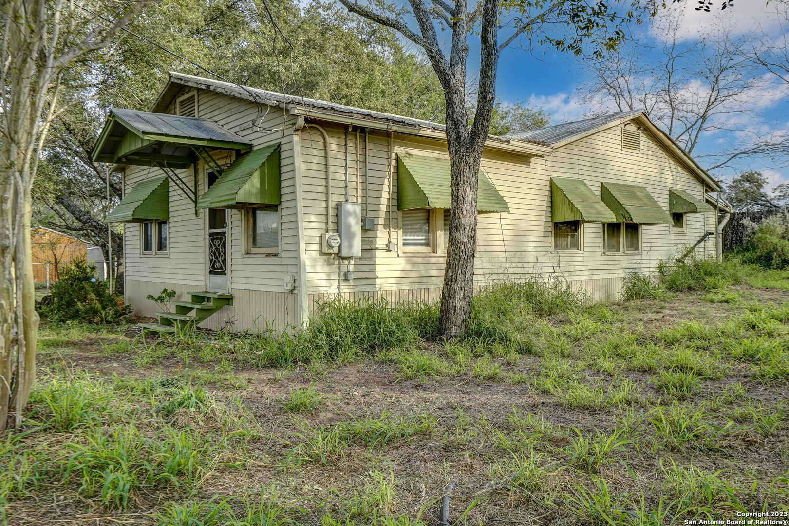 17770 Interstate 35 Lytle, TX 78052 - Photo 6 of 32 a front view of a house with garden
