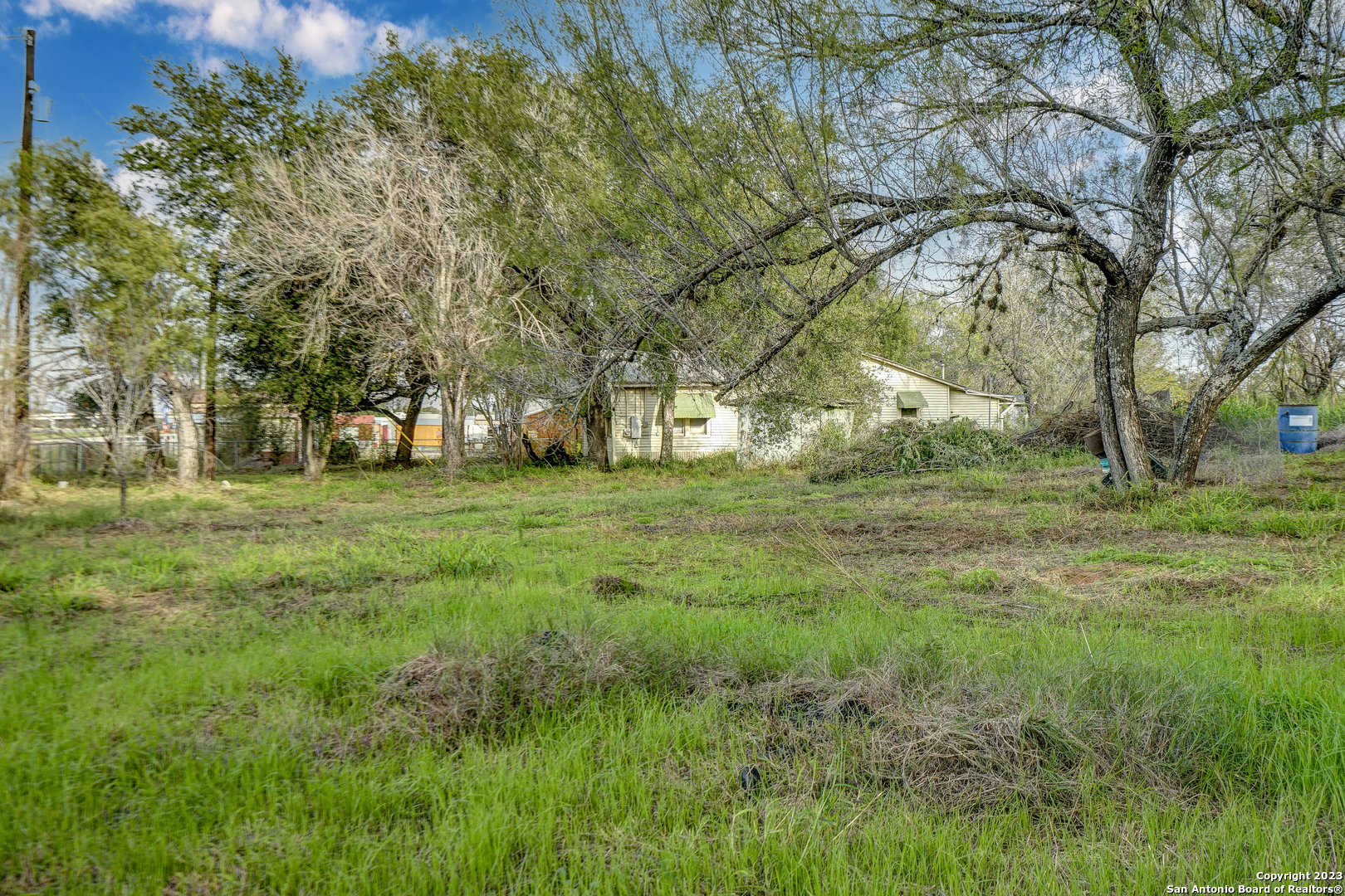 17770 Interstate 35 Lytle, TX 78052 - Photo 9 of 32 a view of a park with trees