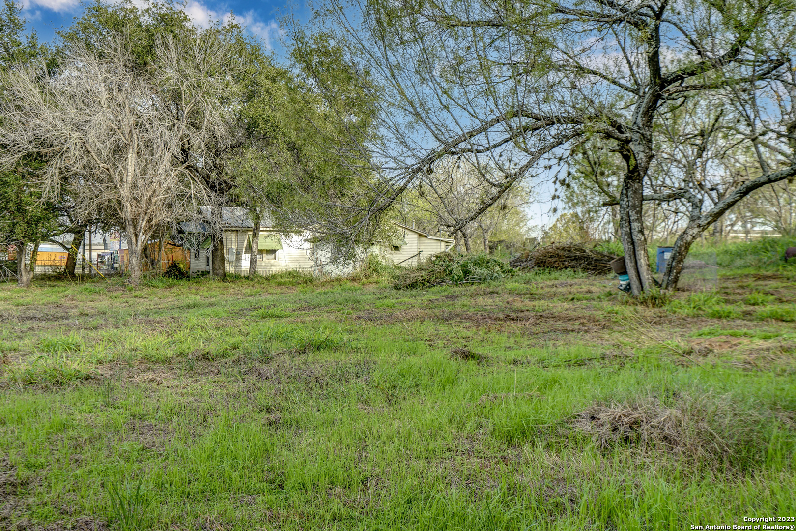 17770 Interstate 35 Lytle, TX 78052 - Photo 10 of 32 a view of a trees with a yard