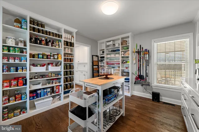 $899,900 | 136 Rose Hill Lane, Berryville, VA 22611