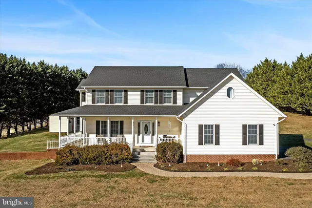 $899,900 | 136 Rose Hill Lane, Berryville, VA 22611