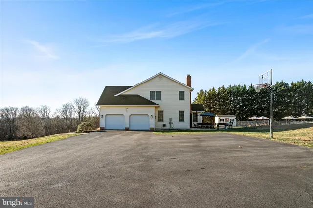 $899,900 | 136 Rose Hill Lane, Berryville, VA 22611