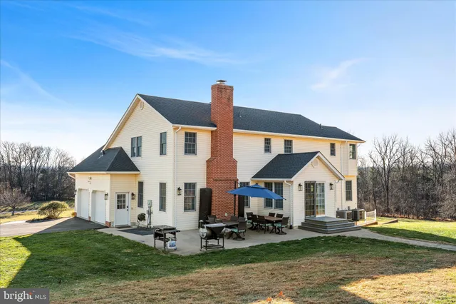 $899,900 | 136 Rose Hill Lane, Berryville, VA 22611