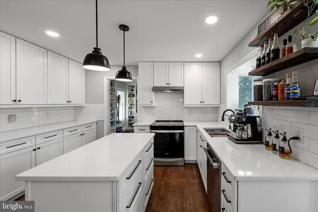 $899,900 | 136 Rose Hill Lane, Berryville, VA 22611