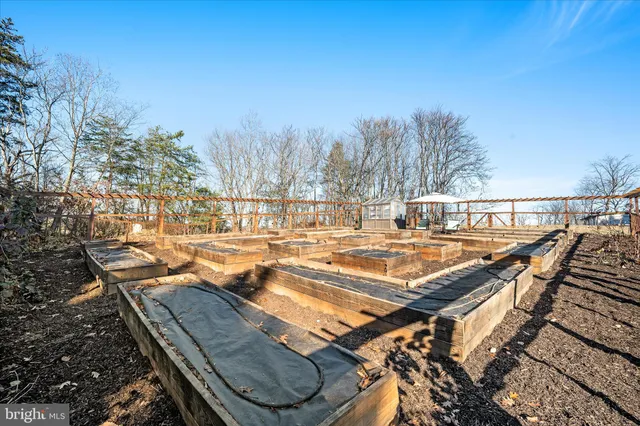 $899,900 | 136 Rose Hill Lane, Berryville, VA 22611