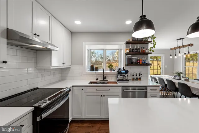 $899,900 | 136 Rose Hill Lane, Berryville, VA 22611