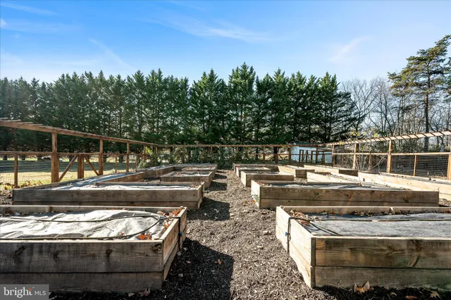 $899,900 | 136 Rose Hill Lane, Berryville, VA 22611