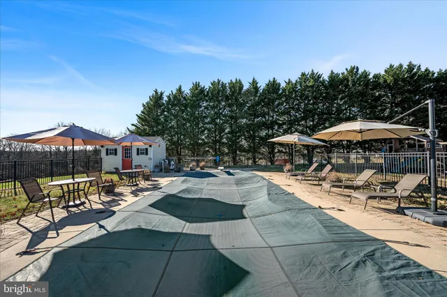 $899,900 | 136 Rose Hill Lane, Berryville, VA 22611