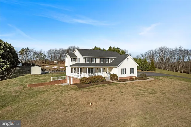 $899,900 | 136 Rose Hill Lane, Berryville, VA 22611