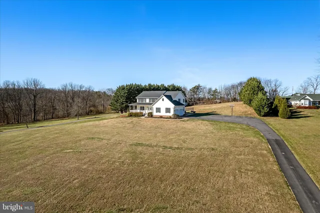 $899,900 | 136 Rose Hill Lane, Berryville, VA 22611