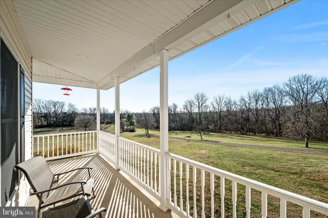 $899,900 | 136 Rose Hill Lane, Berryville, VA 22611