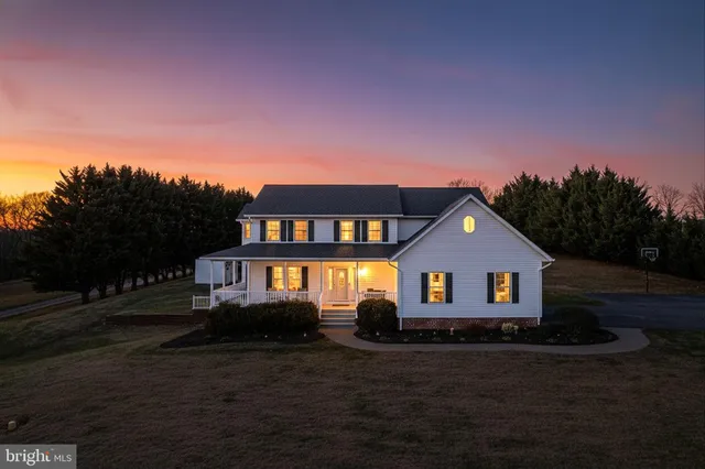 $899,900 | 136 Rose Hill Lane, Berryville, VA 22611