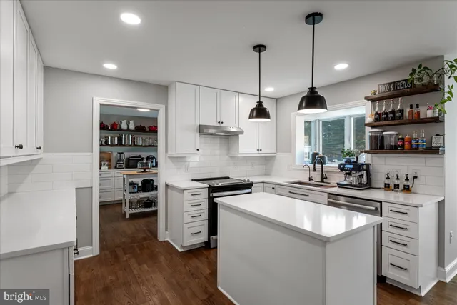 $899,900 | 136 Rose Hill Lane, Berryville, VA 22611