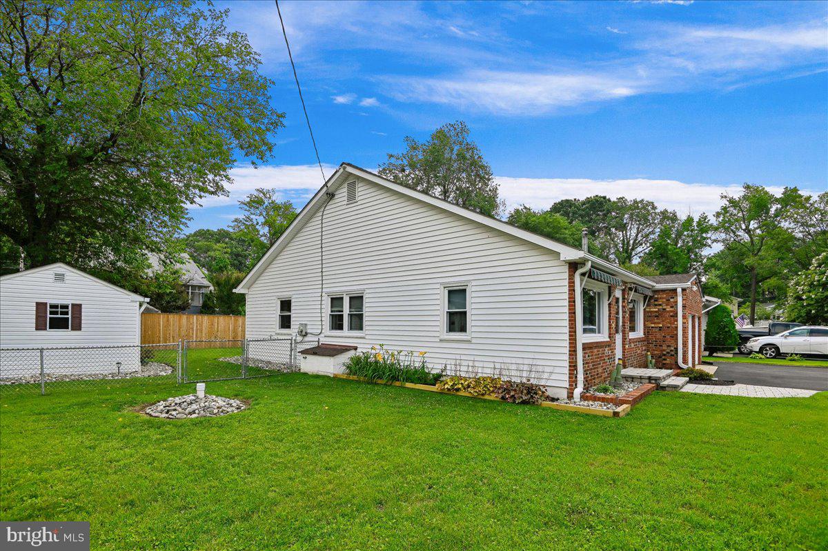 1731 Tacoma Road Edgewater, MD 21037 - Photo 16 of 59 Charming home with lush green yard.