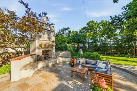 $2,100,000 | 2211 West 69th Terrace, Mission Hills, KS 66208