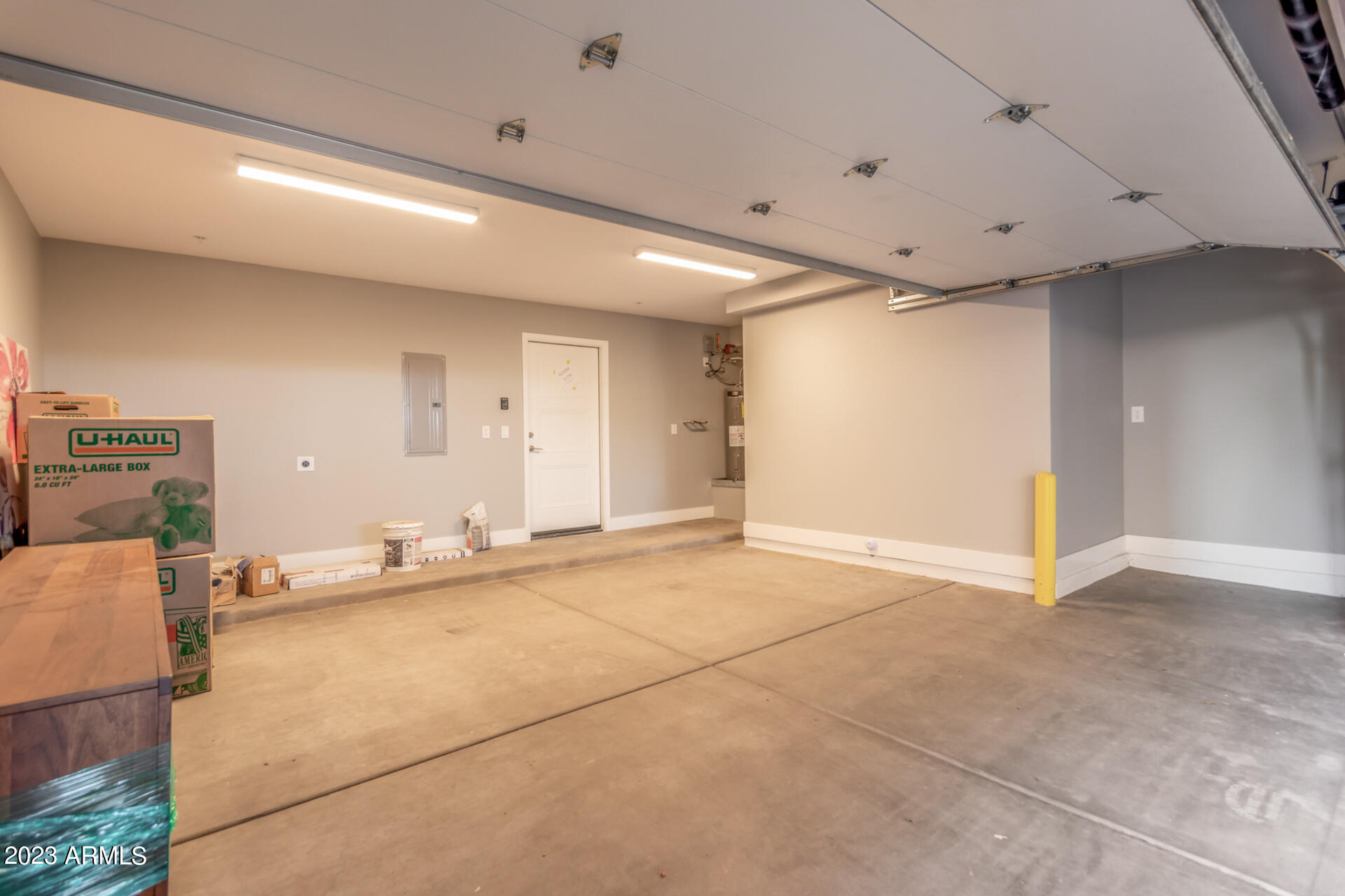 7550 East Osborn Road, Unit 1005 Scottsdale, AZ 85251 - Photo 32 of 36 29 - Osborn Garage