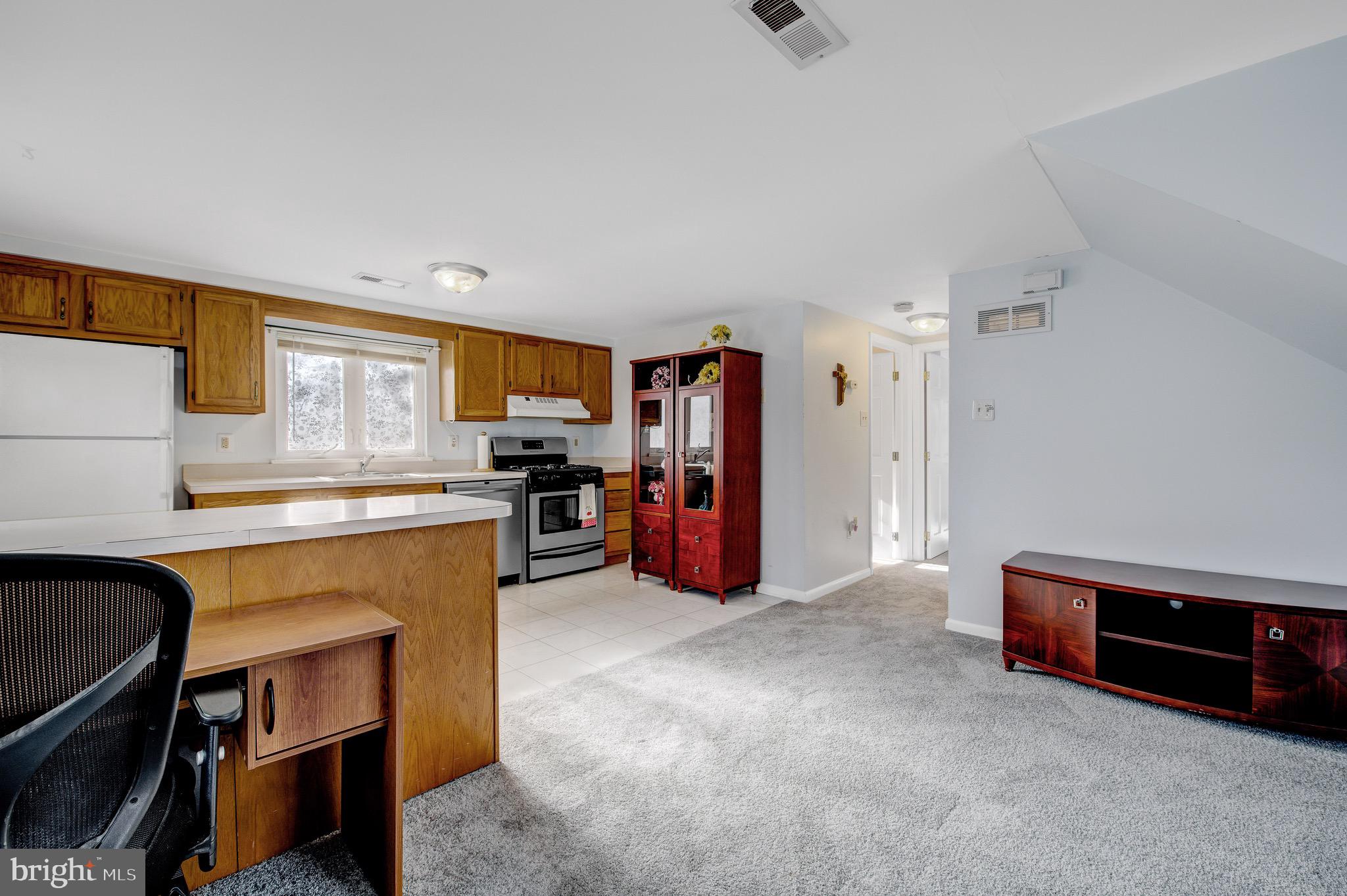 1823 Orchard Avenue Hamilton, NJ 08610 - Photo 17 of 37 2nd Floor Family Room