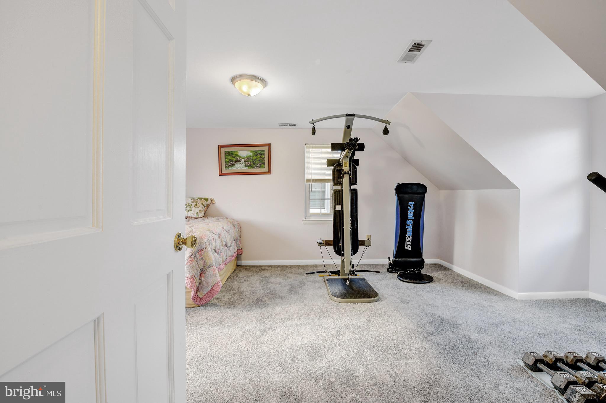 1823 Orchard Avenue Hamilton, NJ 08610 - Photo 25 of 37 2nd Floor Bedroom