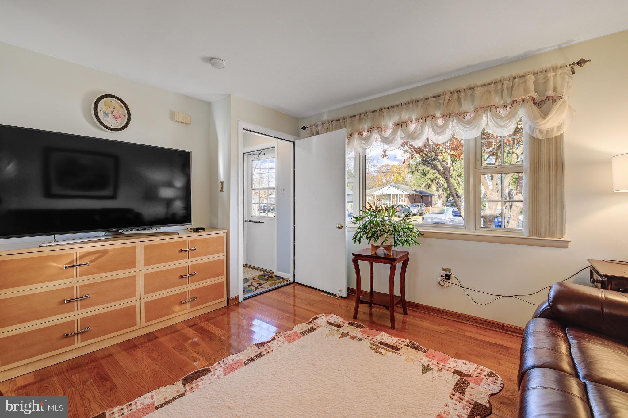 1823 Orchard Avenue Hamilton, NJ 08610 - Photo 3 of 37 Family Room