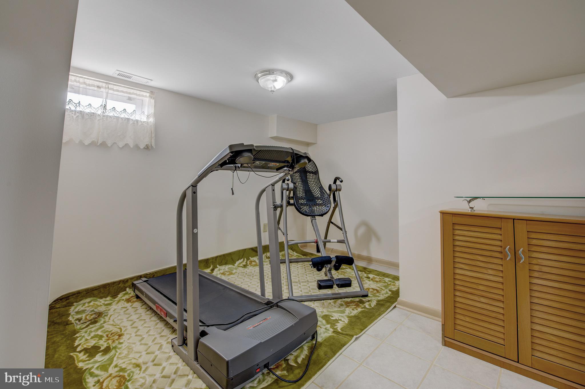 1823 Orchard Avenue Hamilton, NJ 08610 - Photo 31 of 37