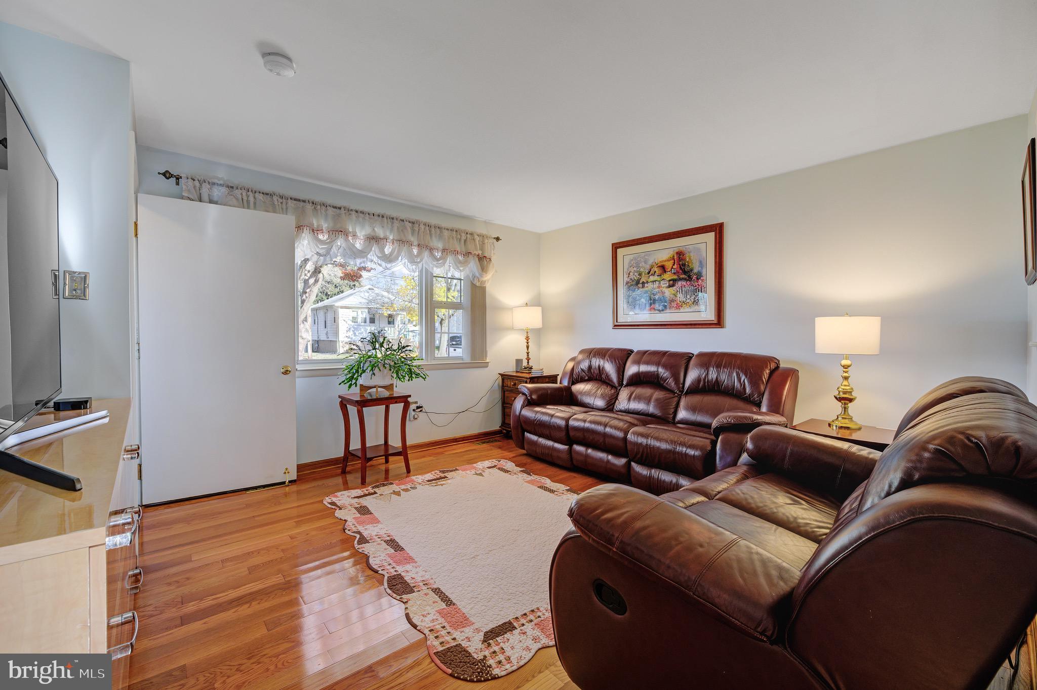 1823 Orchard Avenue Hamilton, NJ 08610 - Photo 4 of 37 Family Room