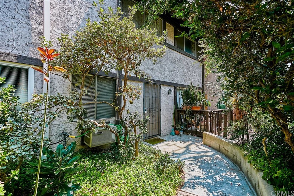 334 Miraleste Drive, Unit 237 San Pedro, CA 90732 - Photo 3 of 20 a front view of a house with a yard