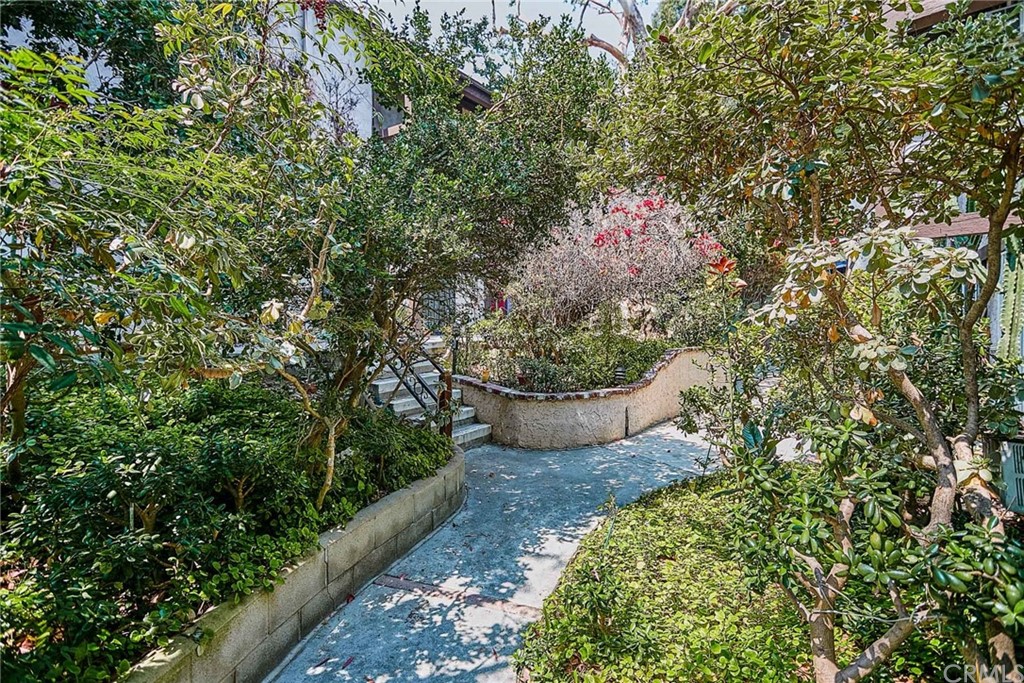 334 Miraleste Drive, Unit 237 San Pedro, CA 90732 - Photo 4 of 20 a view of a flower in a yard