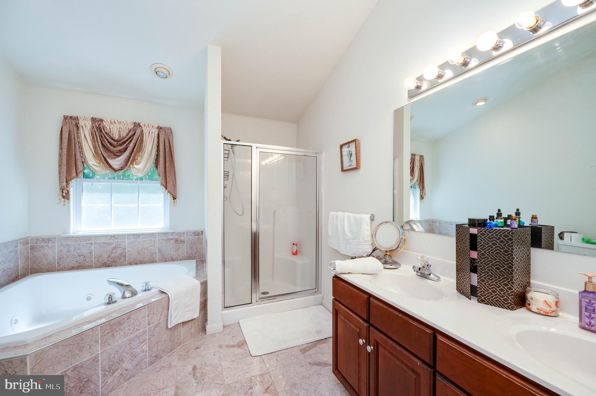 4660 Dunham Drive Reading, PA 19606 - Photo 28 of 48 a spacious bathroom with a tub sink and mirror