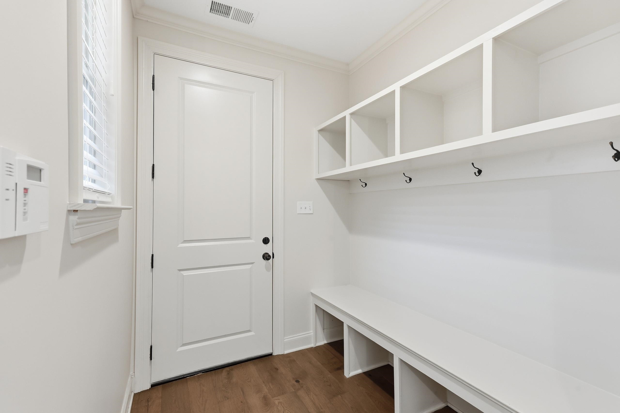 897 Ufton Alley Collierville, TN 38017 - Photo 13 of 32 a view of an empty walk in closet