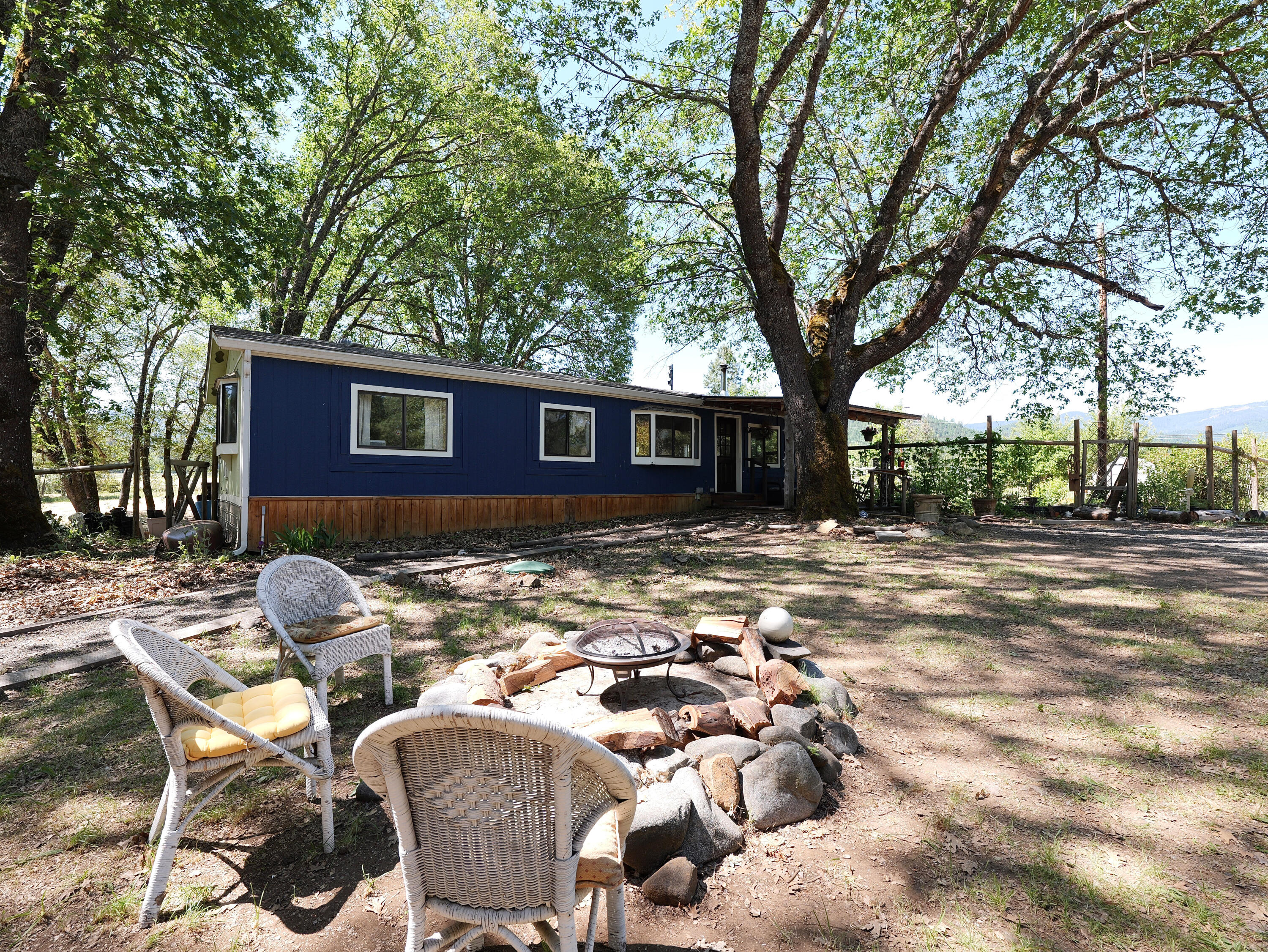 1135 East Fork Road Williams, OR 97544 - Photo 23 of 80 Gallery Image 23