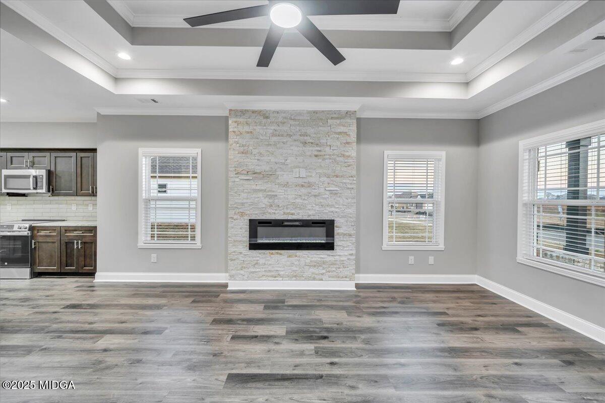 212 Eric Court Byron, GA 31008 - Photo 5 of 36 5 - Living Room and Firecplace