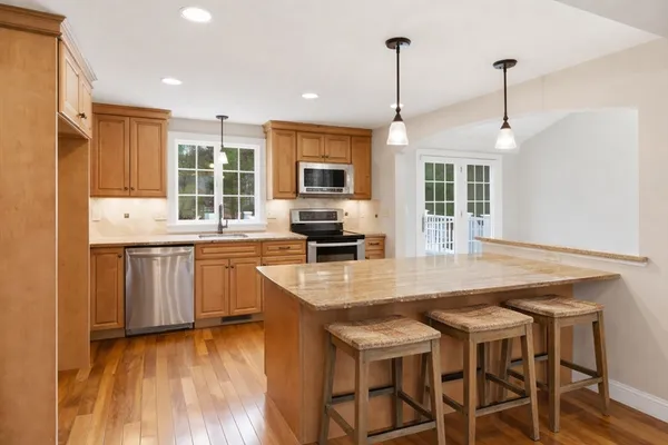 $899,900 | 86 Alton Street, Walpole, MA 02081