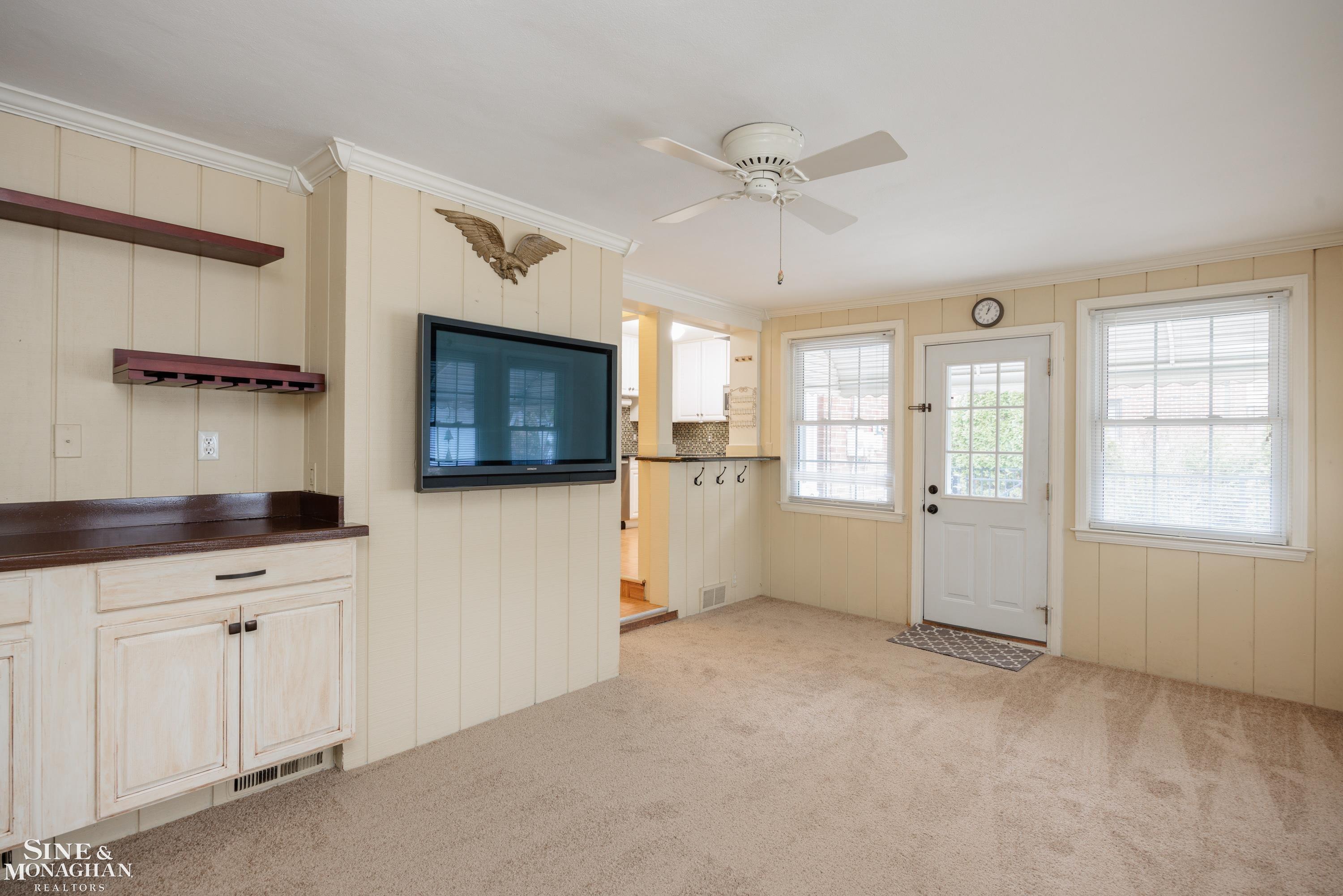 1925 Oxford Road Grosse Pointe, MI 48236 - Photo 10 of 24 50097599-9.JPG