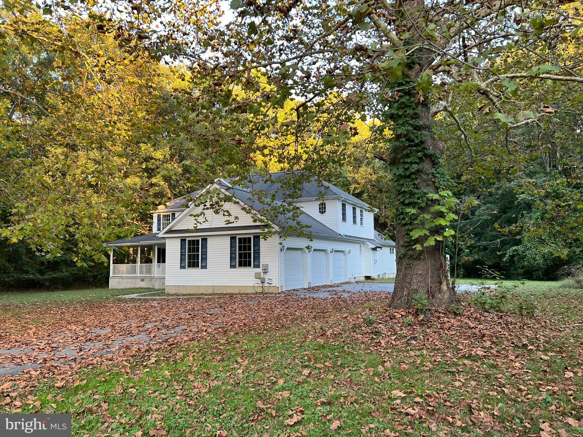 1290 College Road Dover, DE 19904 - Photo 2 of 33 a front view of a house with a garden