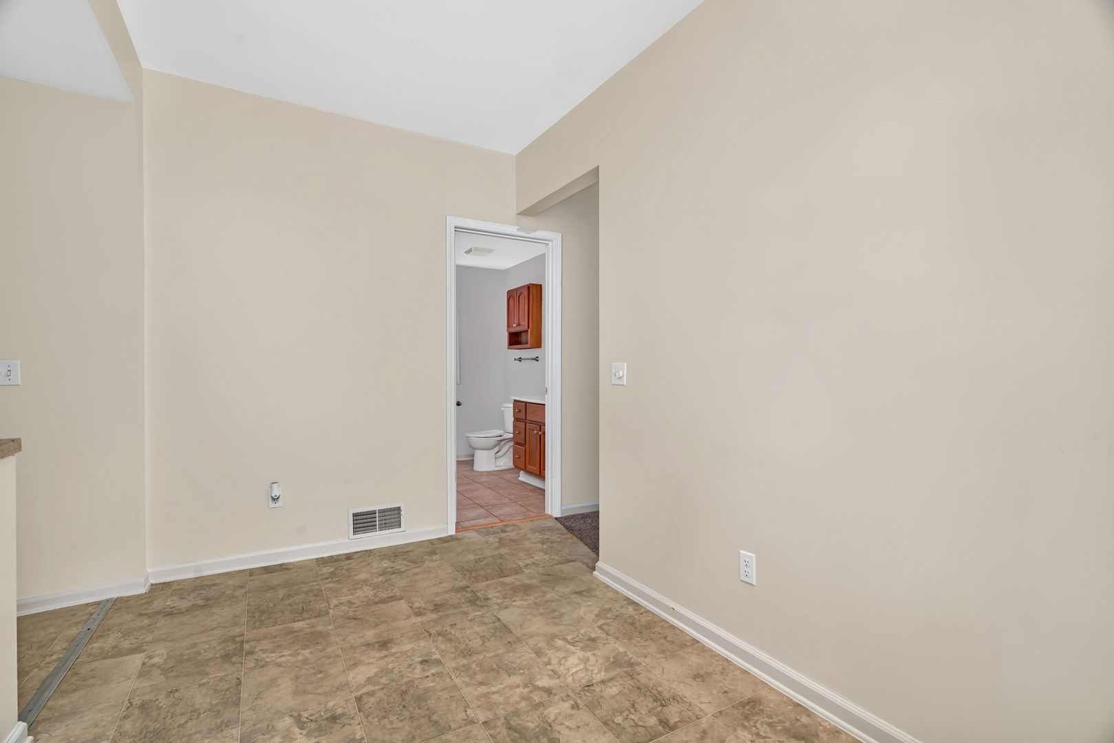 212 East Chippewa Street Dwight, IL 60420 - Photo 11 of 32 a view of an empty room